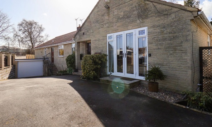 Helmsley Apartment | RIVERBANK APARTMENT, pet friendly, with a garden in Helmsley