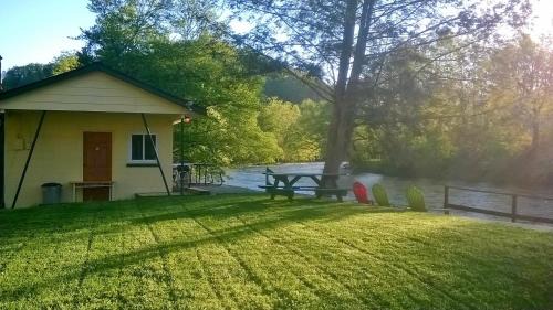 Bryson City Hotel | Riverbend Lodging