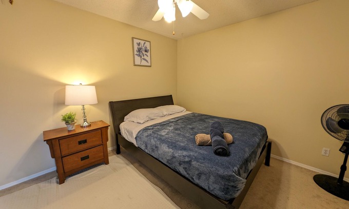 Southeast Calgary House | Riverbend Retreat: Spacious Haven