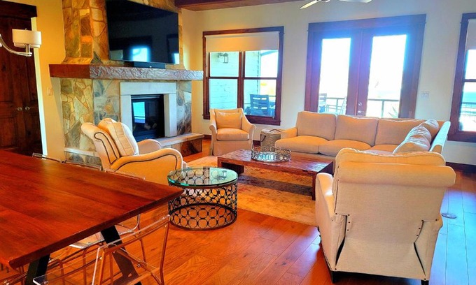 Spicewood Villa | Riverbend Villa #127