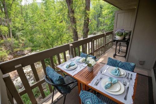 Aspen House | Riverfront 2 BR - Steps to Town - Pool & Hot Tub