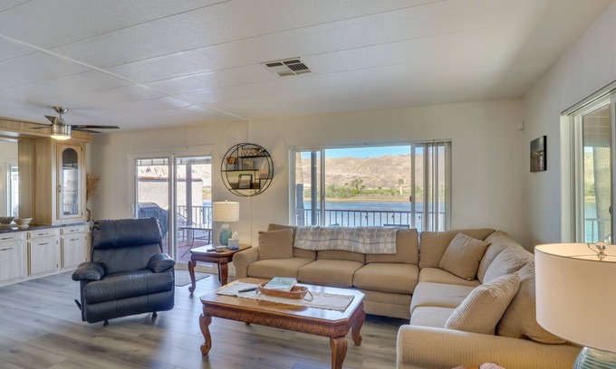 Bullhead City House | Riverfront Bullhead City House w/Balcony!