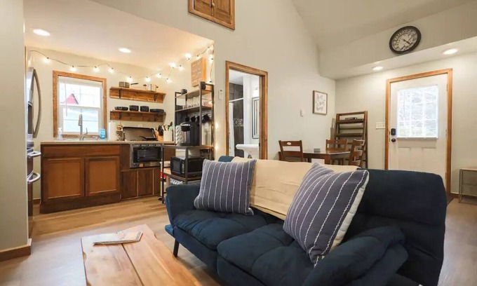 Canadensis Cabin | Riverfront Cabin. Minutes from Mt.Airy & Kalahari