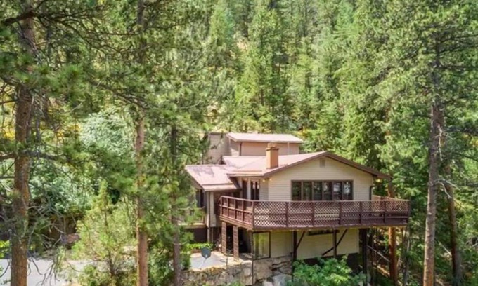 Drake Cabin | Riverfront Cabin Near Estes Park - Fishing Access & Close to RMNP