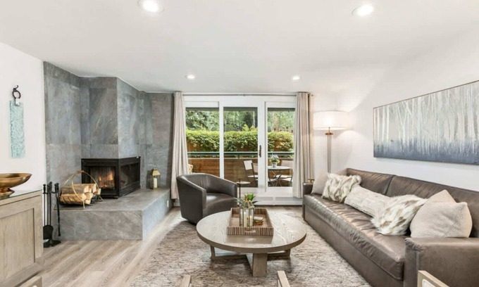 Aspen Condo | Riverfront Designer 2 BR, Walk to Gondola!