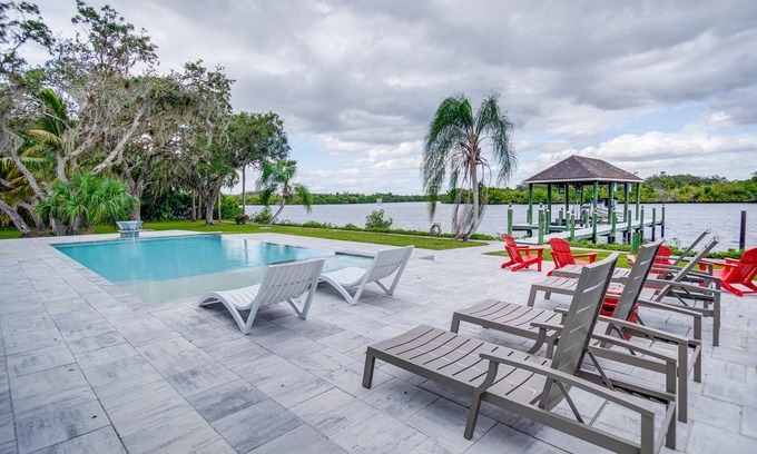 Fort Myers Shores House | Riverfront Fort Myers Estate w/ Boat Dock & Lift!