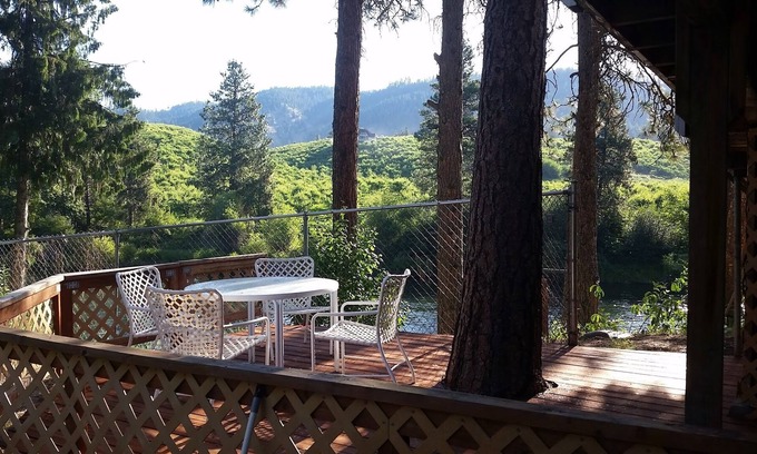 Leavenworth Apartment | Riverfront hideaway minutes from Leavenworth's Bavarian Village.