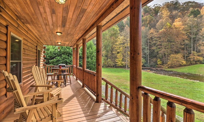 Marshall Cabin | Riverfront Hideaway w/Mtn Views in Marshall!