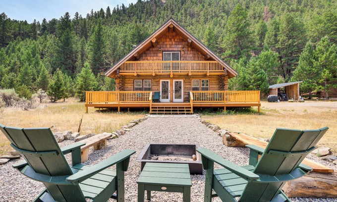 Beaverhead County Cabin | Riverfront Montana Log Cabin w/Mountain Views!