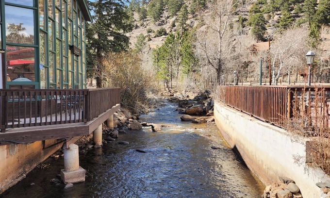 Estes Park Hotel | Riverfront Pool Motel, Views HK