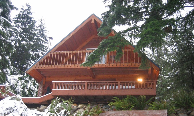 Gold Bar Cabin | Riverfront, Skiing, Kayaking, Fishing, Hiking, Relaxing