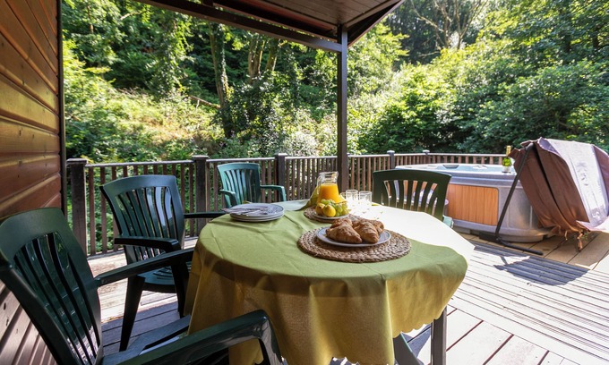 Lynton Cabin | Riverside 2 Bed Lodge with Hot Tub. Walk to Lynton Centre. Free Parking.