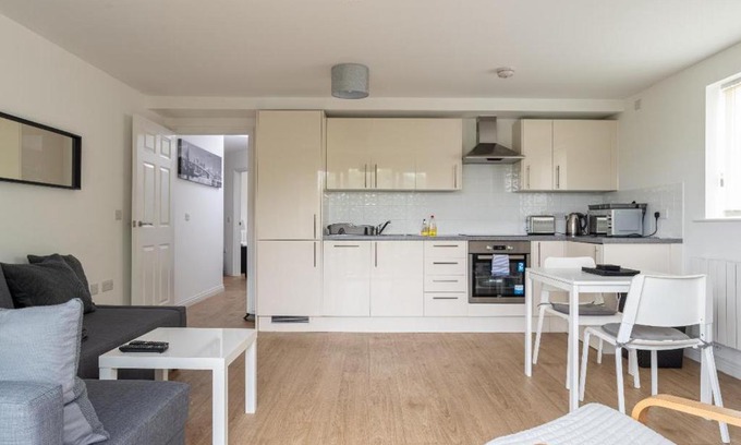 Bedford Apartment | Riverside Balcony Apartment With Parking