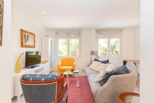 Puerta del Angel Apartment | Riverside
