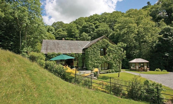 Windermere House | Riverside