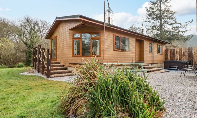 Mount Cottage | RIVERSIDE LODGE, family friendly, with a garden in Bodmin