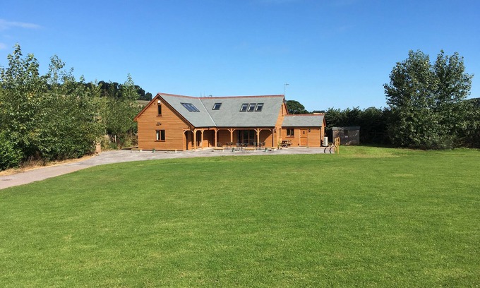Old Cleeve Cottage | RIVERSIDE LODGE, pet friendly, character holiday cottage in Washford
