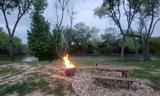 Bastrop House | Riverside Romance/Luxury RV/Starry Skies & S'mores