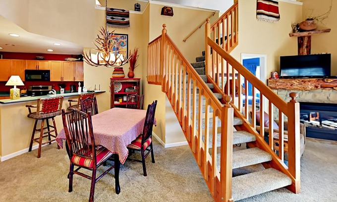 Edwards Apartment | Riverside Treehouse