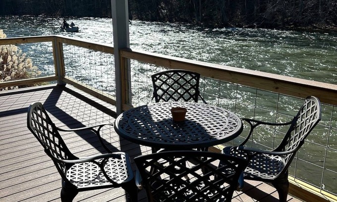 Bristol House | Riverview Retreat Pad #5