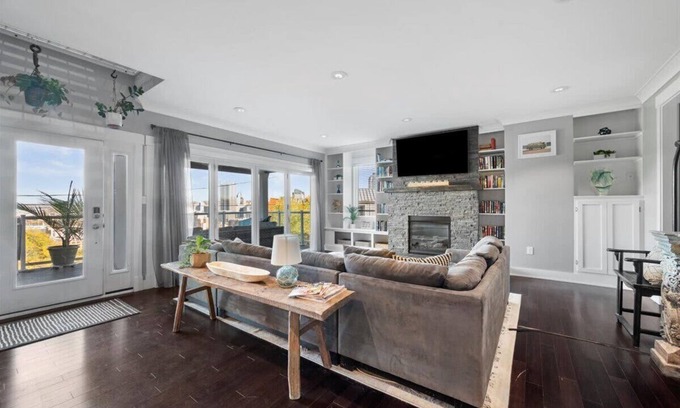 Mount Washington House | Riverview Retreat - Roof Top Deck Overlooking Pittsburgh