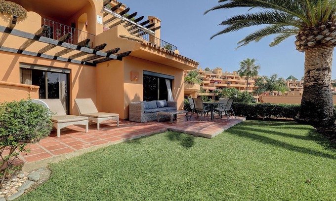 Estepona Apartment | Riviera Andaluza – Lovely apartment by the beach with sea views