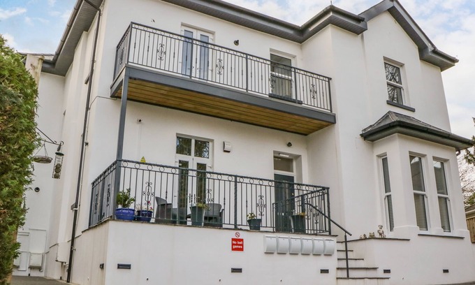 Roundham Cottage | RIVIERA HEIGHTS, family friendly in Paignton