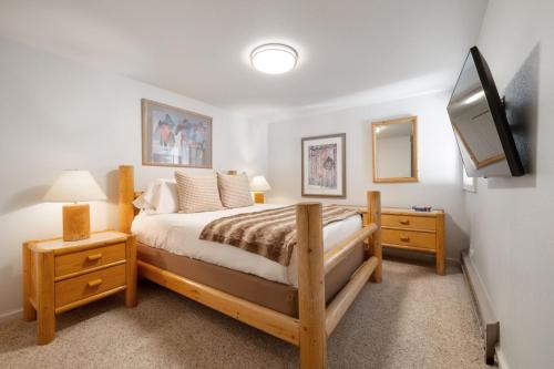 Teton Village Apartment | RMR: Gros Ventre A4 Condo in Teton Village