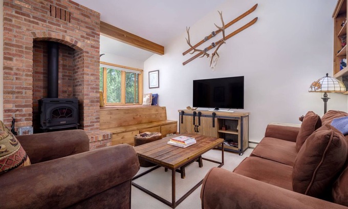 Moose Wilson Road Condo | RMR: Strawberry 3921 Condo in The Aspens/Wilson,WY