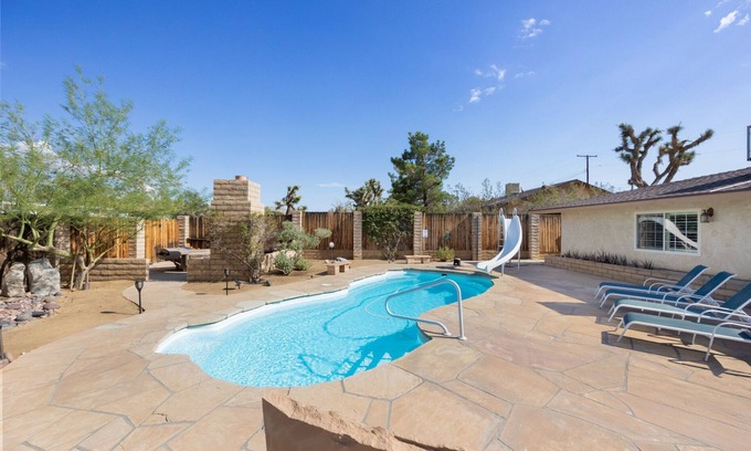 Yucca Valley House | 💦 Roadrunner Inn - Pool, Hot Tub, BBQ and Fire Pit! 💦