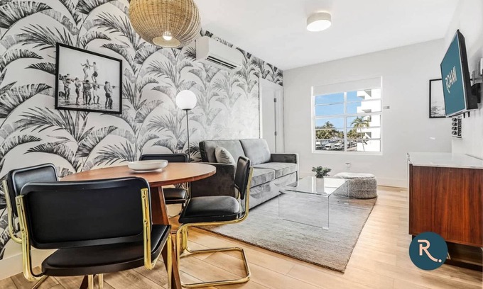 Mid Beach Hotel | Roami at The Carmela |1 Block to Beach #18