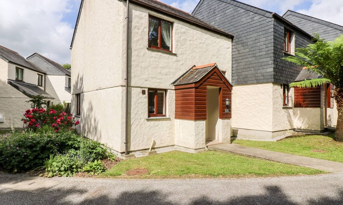 Falmouth Cottage | ROBINSWOOD, pet friendly, with a garden in Falmouth