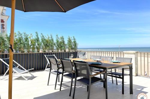 Trouville-sur-Mer Apartment | Roches Normandes - Terrasse Vue Mer et Plage