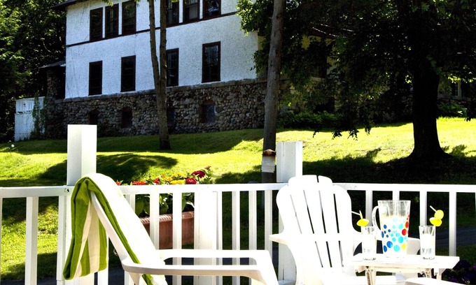 Lake George Hotel | Rock Castle Resort