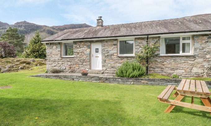 Borrowdale House | ROCK COTTAGE, character holiday cottage, with open fire in Keswick
