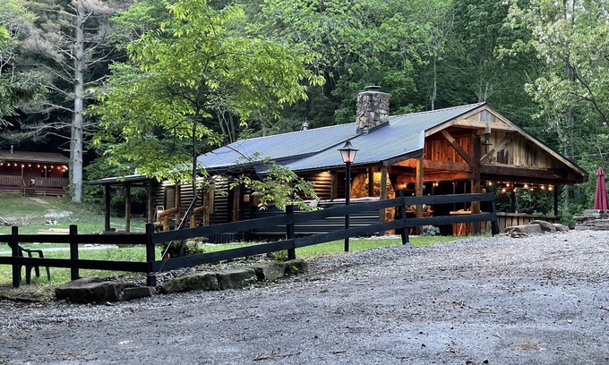Laurelville Cabin | Rock House Cabins in Hocking Hills, OH. Located beside Rock House State Park.