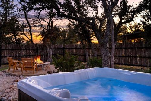 Fredericksburg House | Rockin' R - Rustic Star Cabin