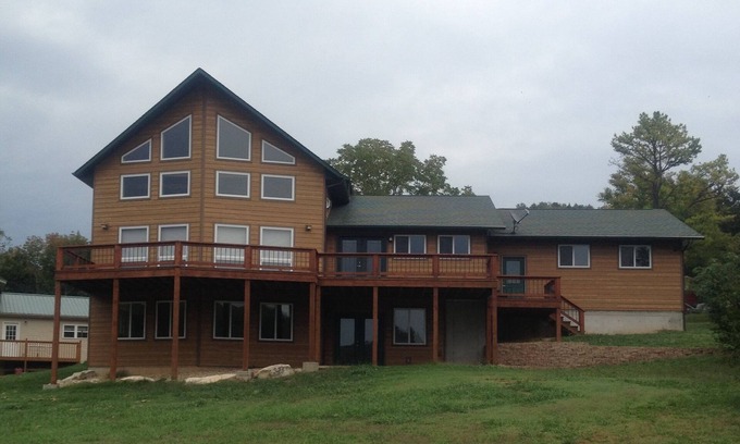 Shell Knob House | Rocking Bar B Retreat-Grand & Spacious W/Lake View on Table Rock @Shell Knob, MO