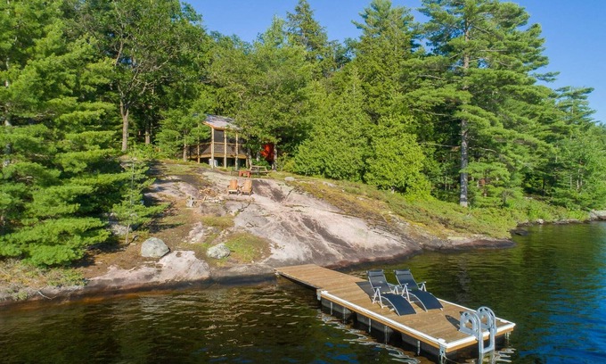 Muskoka Lakes Cottage | Rockside at Bass Lake A Charming family cottage