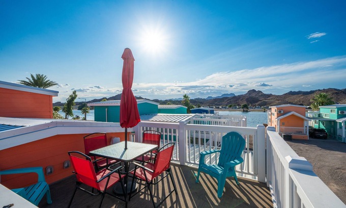 Parker Strip House | Rockstar, Deluxe River views at Roadrunner Resort