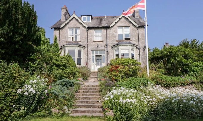 Grange-over-Sands Cottage | ROCKWOOD HOUSE, pet friendly, with a garden in Grange-Over-Sands