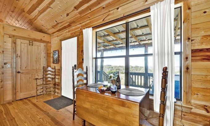 Fredericksburg Cabin | Rockyridge Cabin-hill Country Views-20 min to Fred