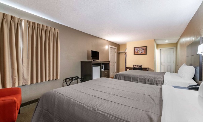Lake George Hotel | Rodeway Inn Lake George Outlets