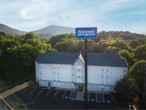 Asheville Hotel | Rodeway Inn & Suites near Outlet Mall - Asheville