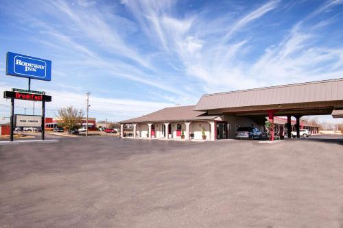 Pauls Valley Hotel | Rodeway Inn