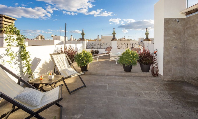 Triana Apartment | Rodrigo Triana 3. 2 bedrooms, 2 bathrooms, patio, shared terrace