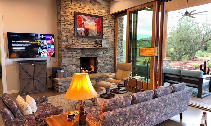 Oak Creek House | Rojo Retreat Sedona - 2 bedrooms, 1.5 bathrooms - Sleeps 4 FREE Red Rock Pass