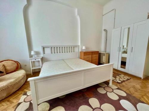 Nepszinhaz negyed Apartment | Roland Apartment Downtown - Pope Subway