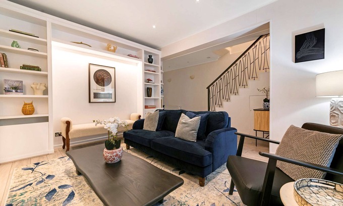 South Kensington Apartment | Roland Gardens (ROL382)