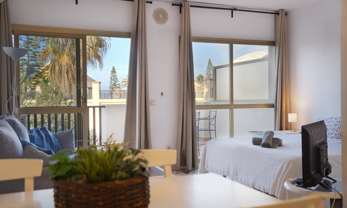 Nikki Beach Apartment | Romana Playa 725 -beachside studio for rent in Elviria